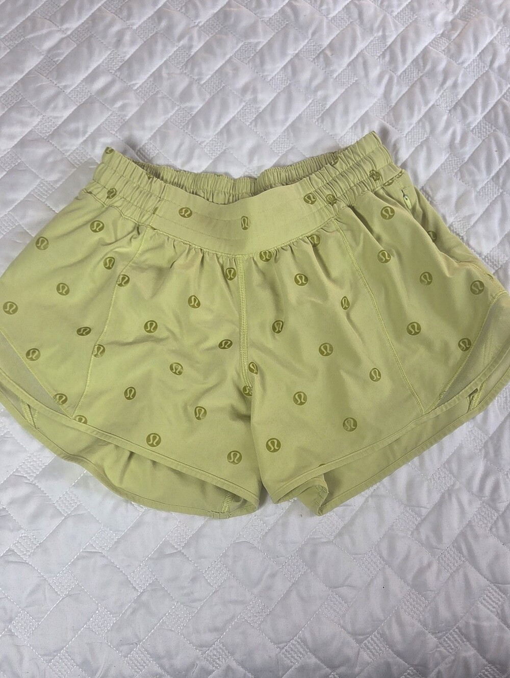 Lululemon Hotty Hot Logo Print Shorts Green size 6